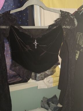 ROMWE Black Lace Corset-Style Top with Cross Charm